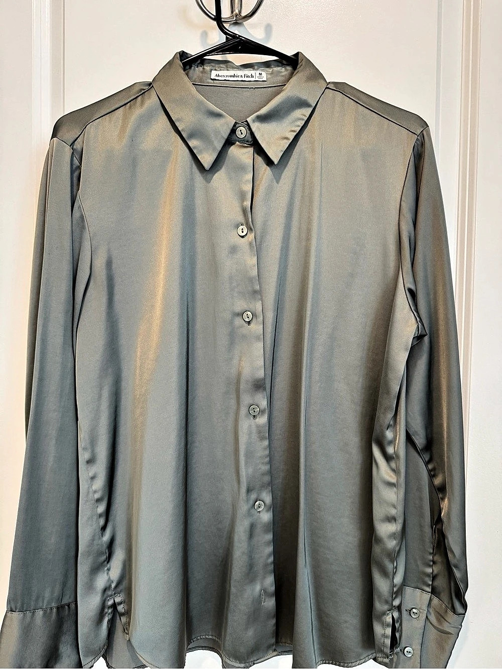 Abercrombie & Fitch Satin-Look Button Down Shirt in green Size Medium